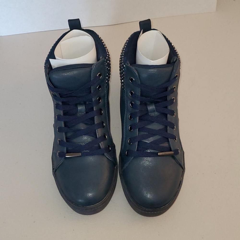 Wanted Shoes Women's Tylar Fashion Sneaker